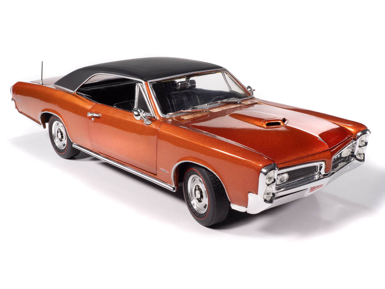 American Muscle 1966 Pontiac GTO Hardtop Hemmings Muscle Machines 1:18 Scale Diecast