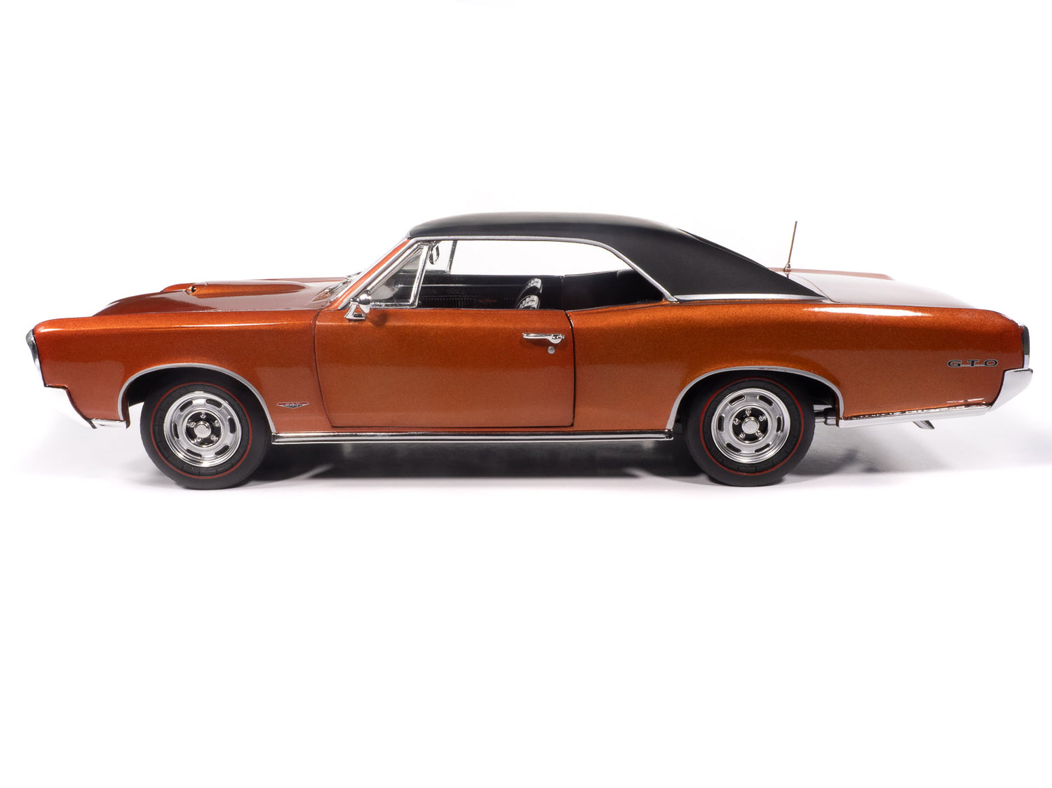 American Muscle 1966 Pontiac GTO Hardtop Hemmings Muscle Machines 1:18 Scale Diecast