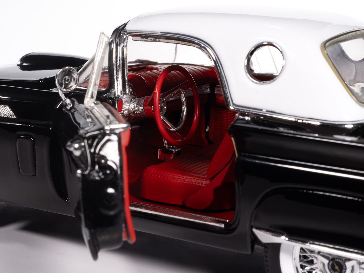 American Muscle 1957 Ford Thunderbird Roadster 1:18 Scale Diecast