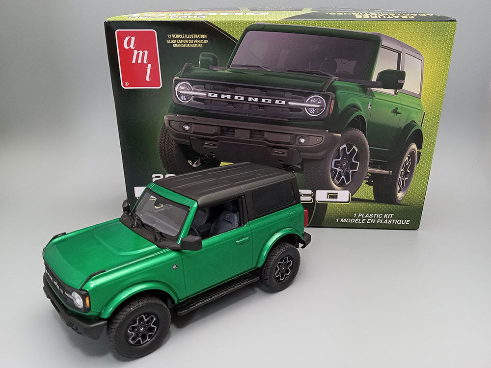 AMT 2023 Ford Bronco Outer Banks 1:25 Scale Model Kit