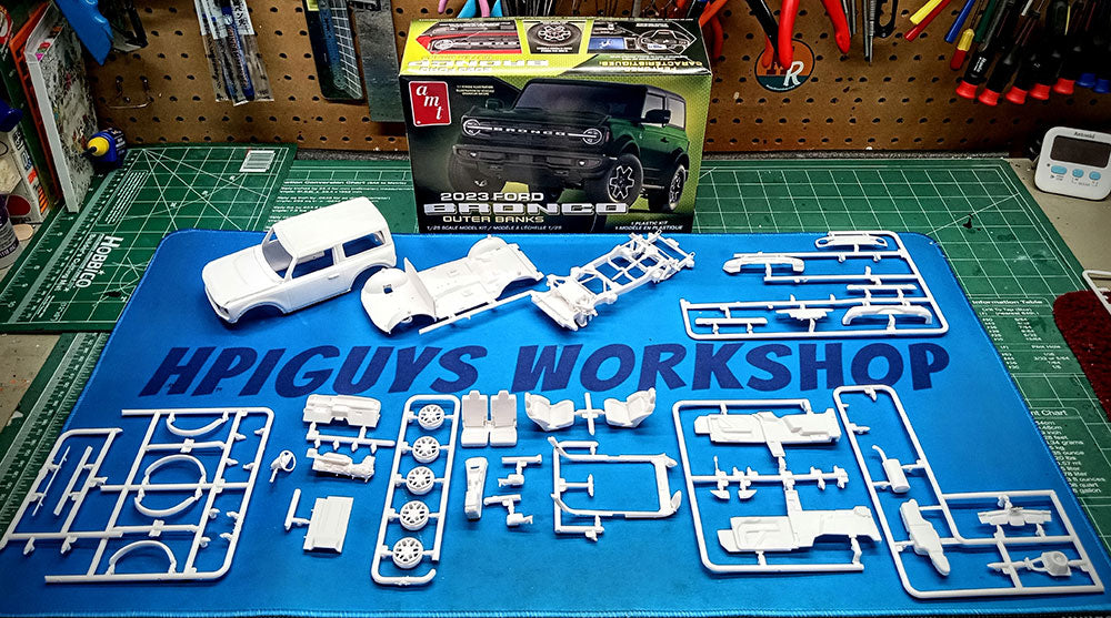 AMT 2023 Ford Bronco Outer Banks 1:25 Scale Model Kit