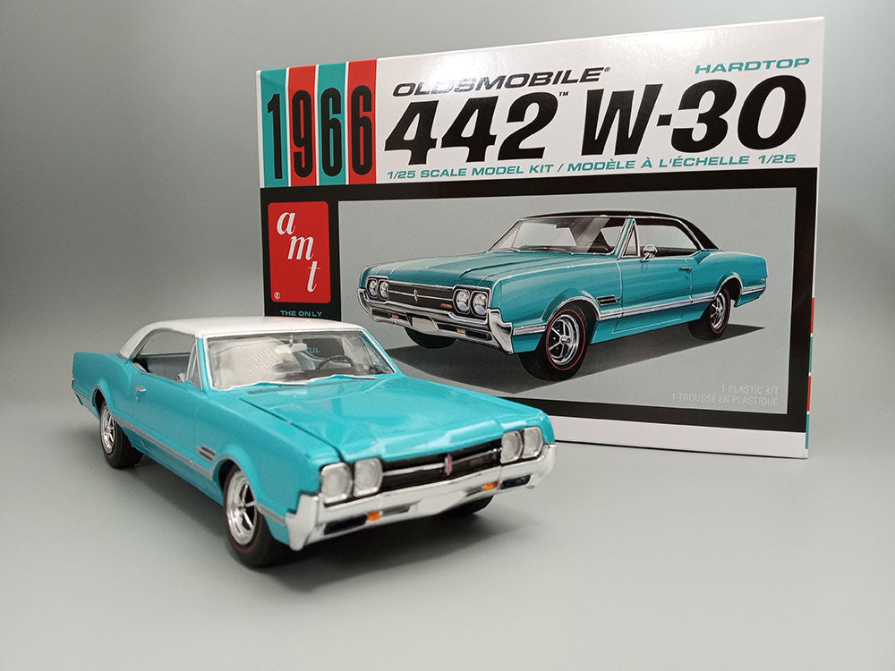 AMT 1966 Olds 442 Hardtop 1:25 Scale Model Kit - Auto World Store