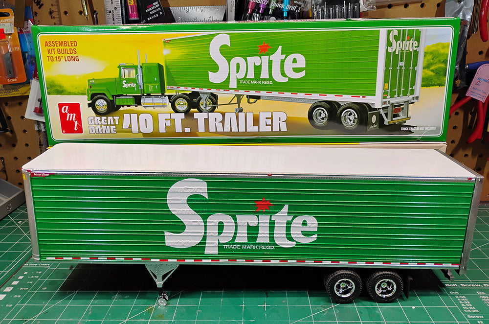 AMT Great Dane Dry Goods Trailer Sprite 1:25 Scale Model Kit