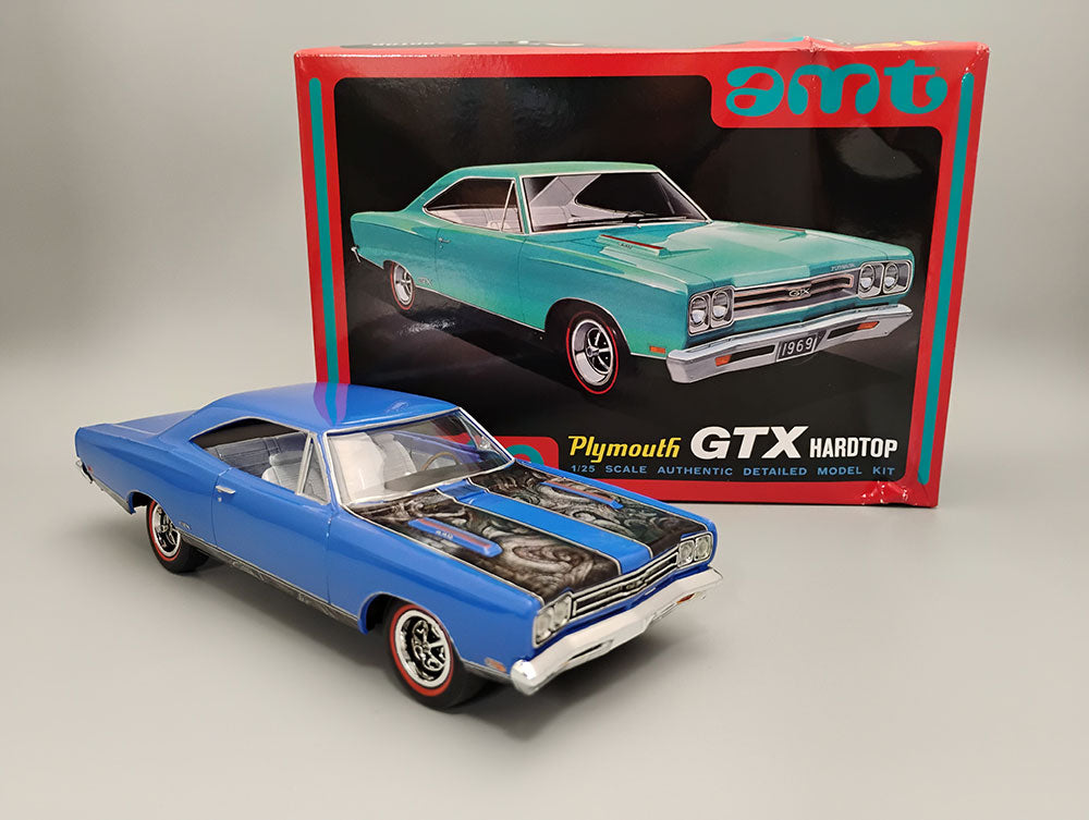 AMT 1969 Plymouth GTX Hardtop 1:25 Scale Model Kit