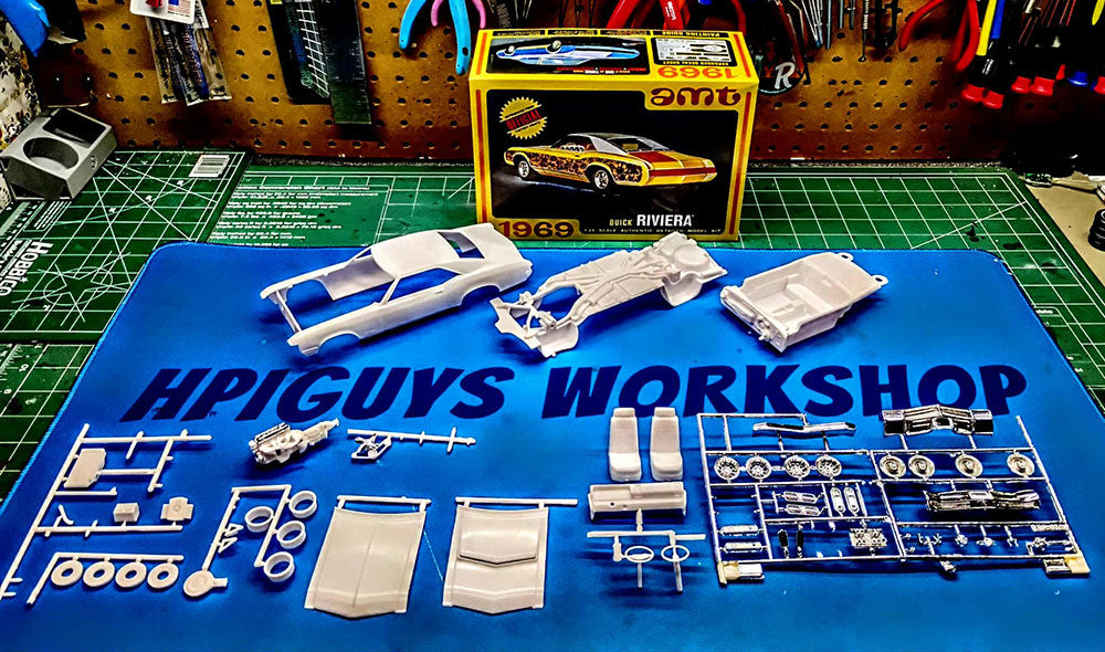 AMT 1969 Buick Riviera 1:25 Scale Model Kit