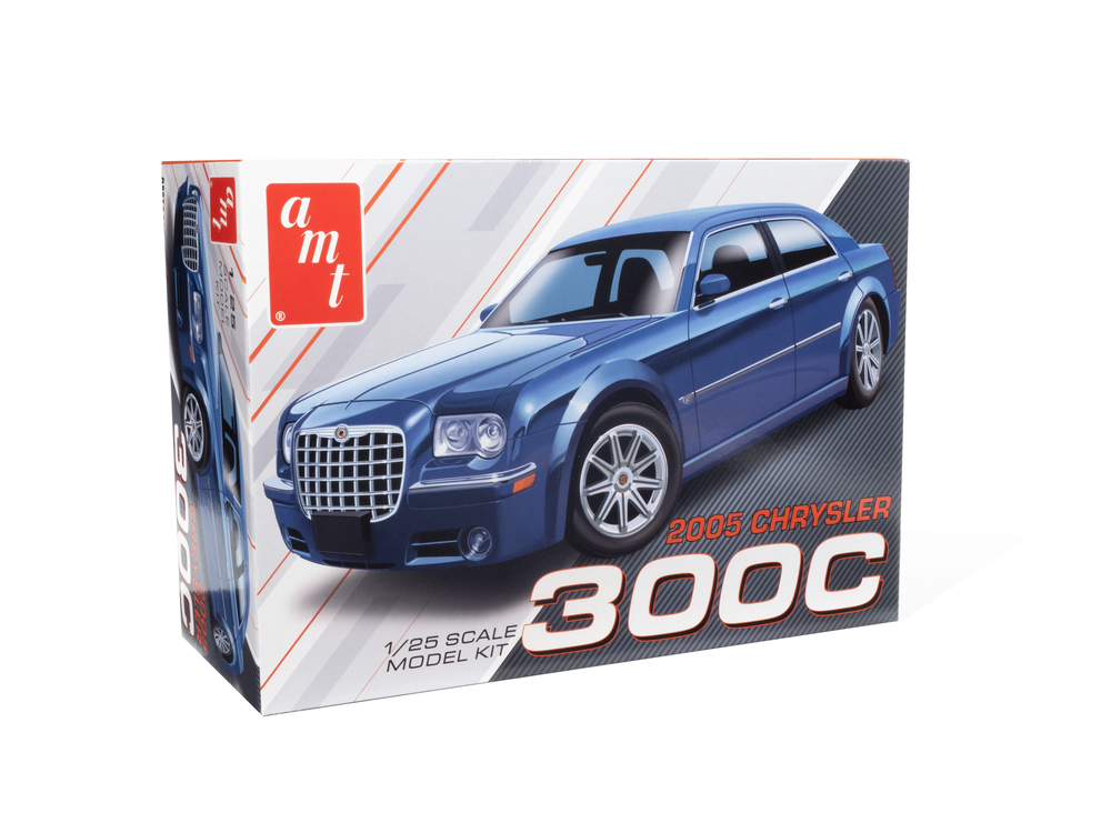 AMT 2005 Chrysler 300C 1:25 Scale Model Kit