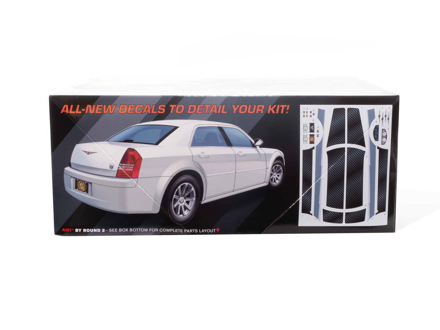 AMT 2005 Chrysler 300C 1:25 Scale Model Kit