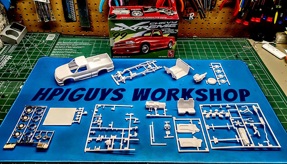AMT 1999 Chevy S-10 Xtreme Pickup 1:25 Scale Model Kit