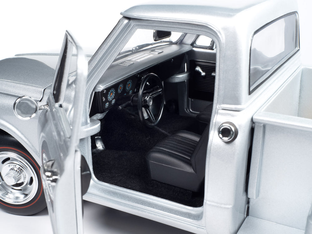 Auto World 1968 Chevy C10 Pickup Stepside 1:18 Scale Diecast