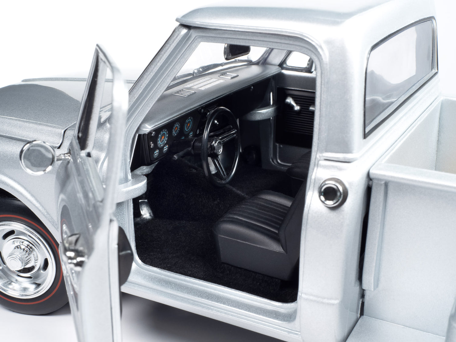 Auto World 1968 Chevy C10 Pickup Stepside 1:18 Scale Diecast