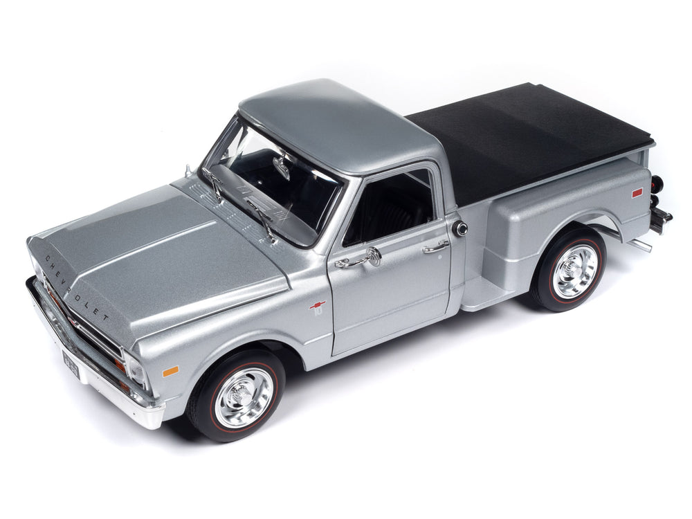 Auto World 1968 Chevy C10 Pickup Stepside 1:18 Scale Diecast