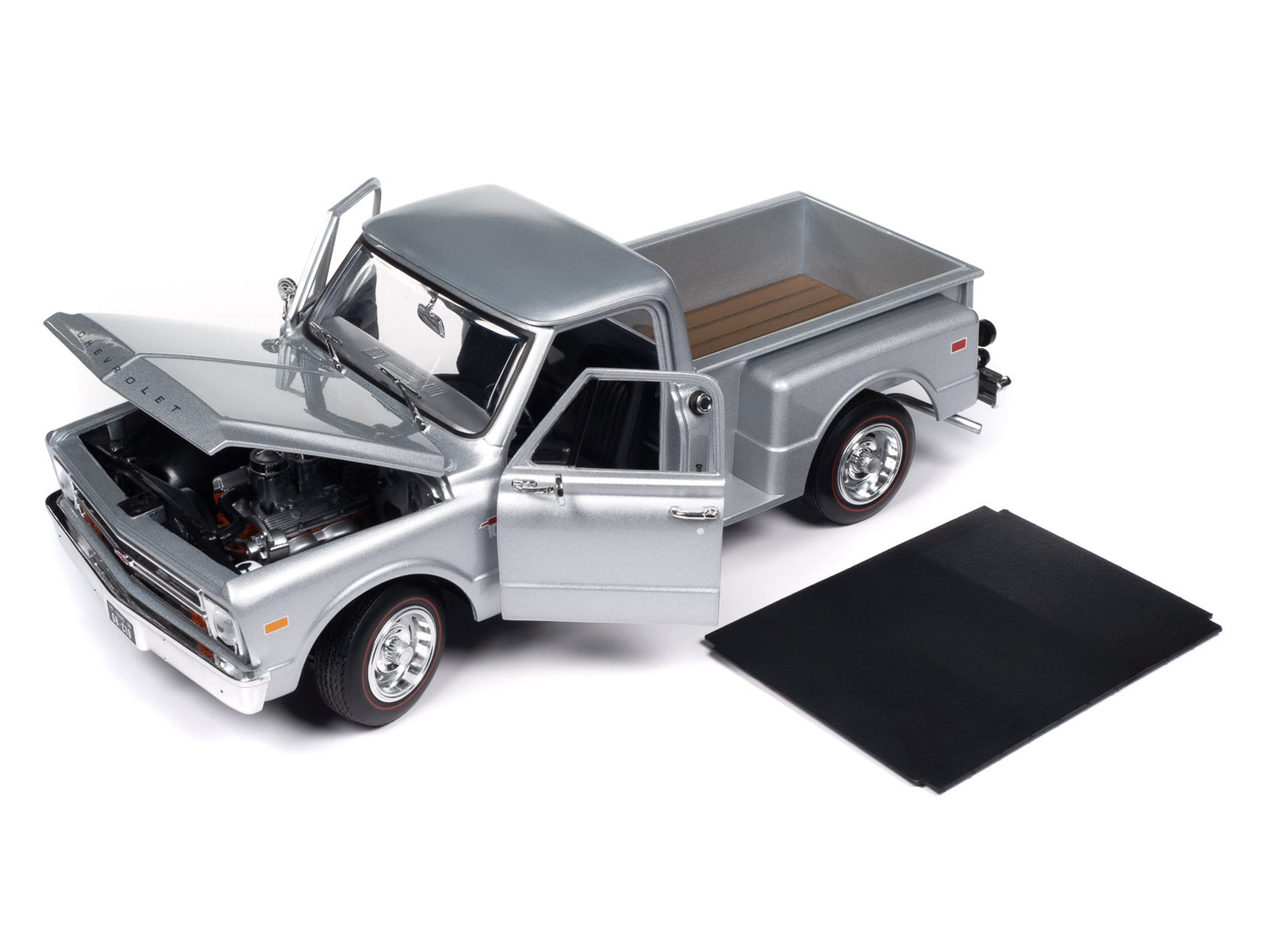 Auto World 1968 Chevy C10 Pickup Stepside 1:18 Scale Diecast