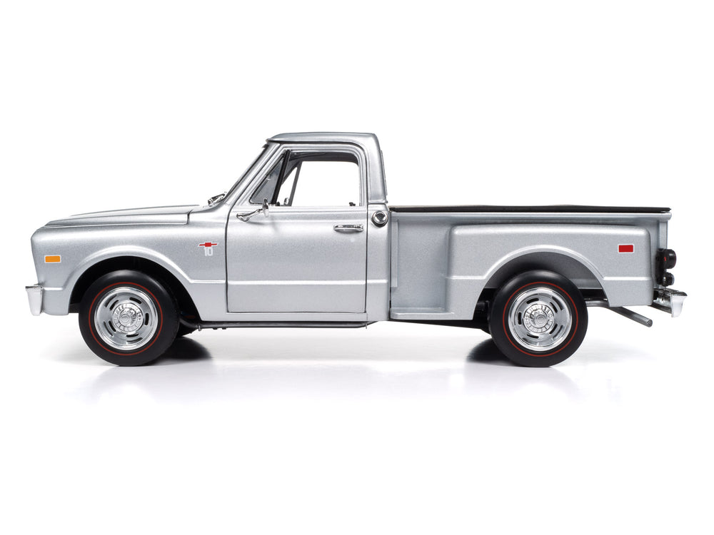 Auto World 1968 Chevy C10 Pickup Stepside 1:18 Scale Diecast