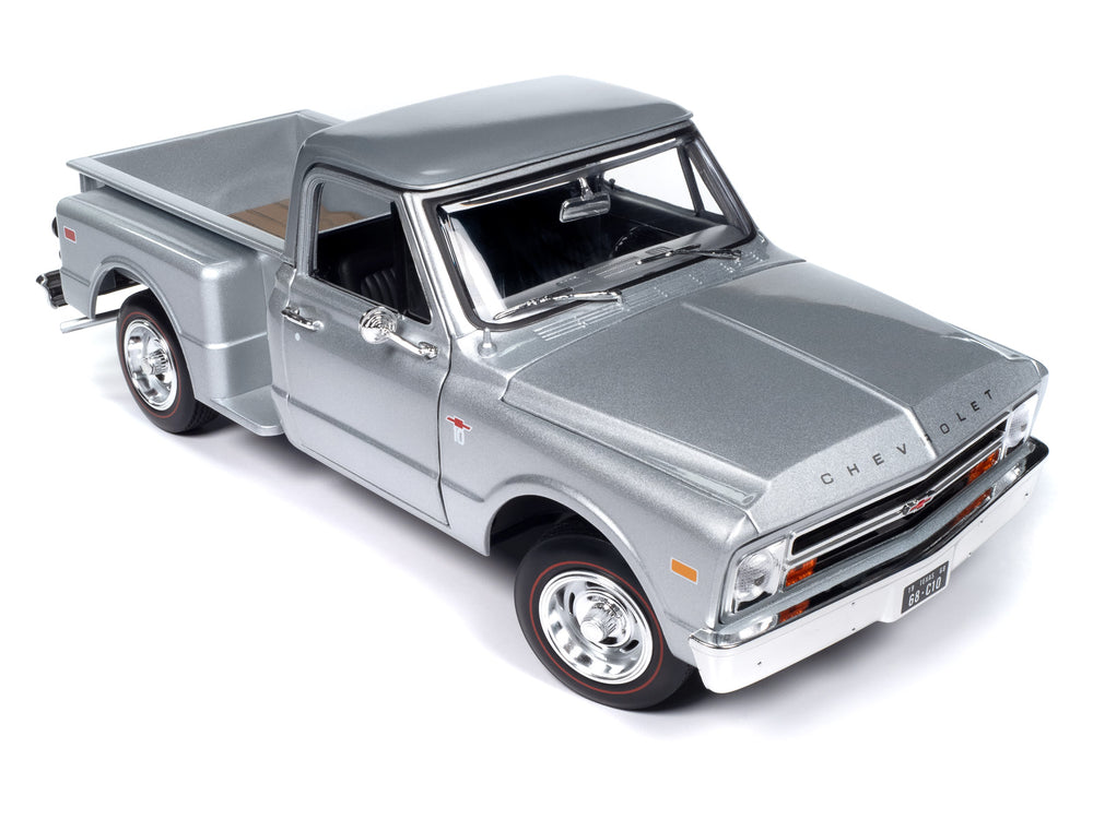 Auto World 1968 Chevy C10 Pickup Stepside 1:18 Scale Diecast
