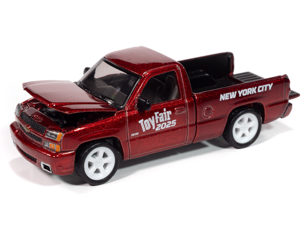 Auto World 2005 Chevy Silverado SS Custom (Single Cab) (2025 NY Toy Fair) 1:64 Diecast