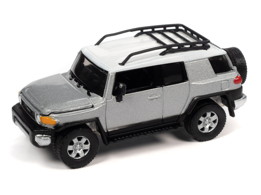 Johnny Lightning Classic Gold 2007 Toyota FJ Cruiser (Titanium Silver) 1:64 Scale Diecast