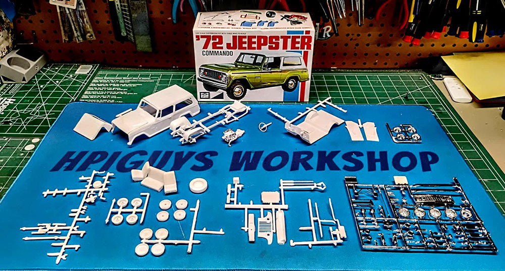 MPC 1972 Jeepster Commando 1:25 Scale Model Kit