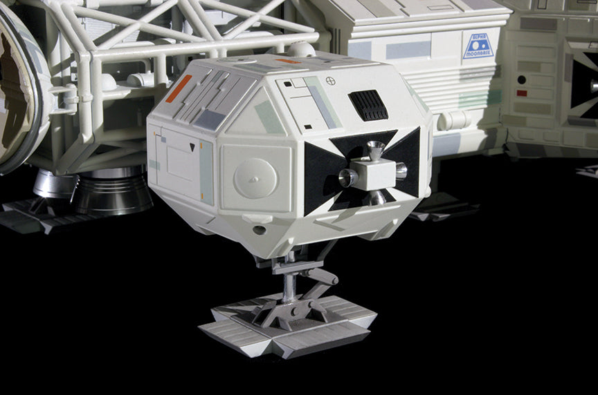 MPC Space:1999 Eagle II w-Lab Pod 1:48 Scale Model Kit