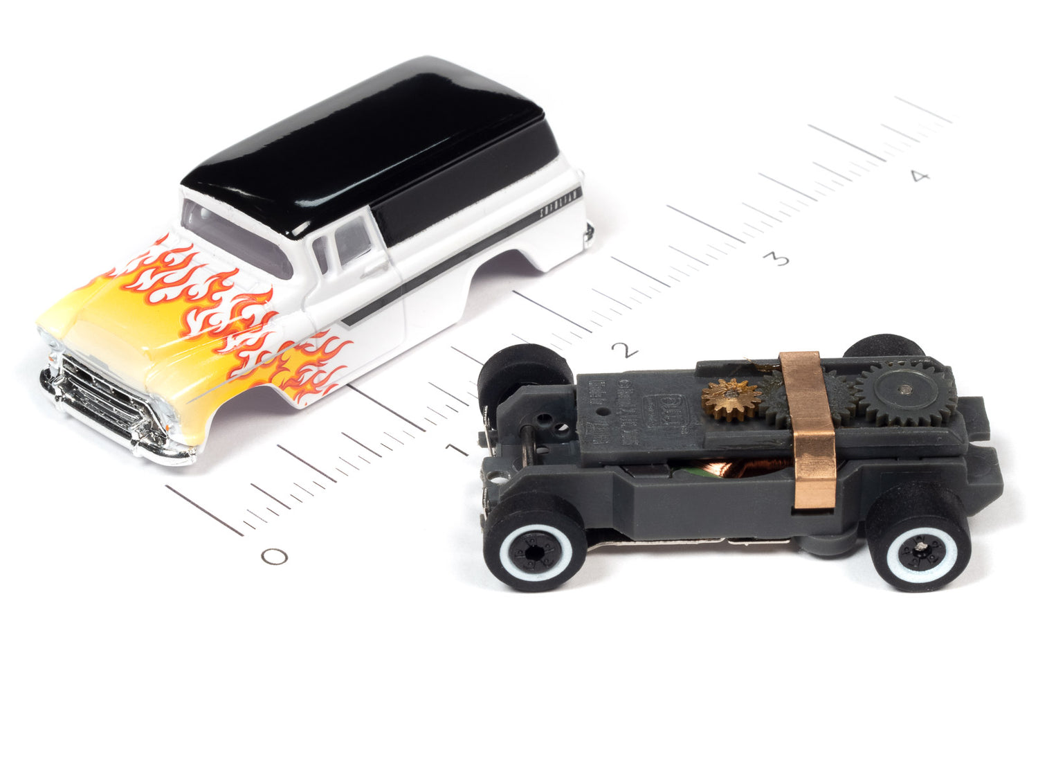 Auto World Thunderjet 1957 Chevrolet Suburban (White) HO Scale Slot Car