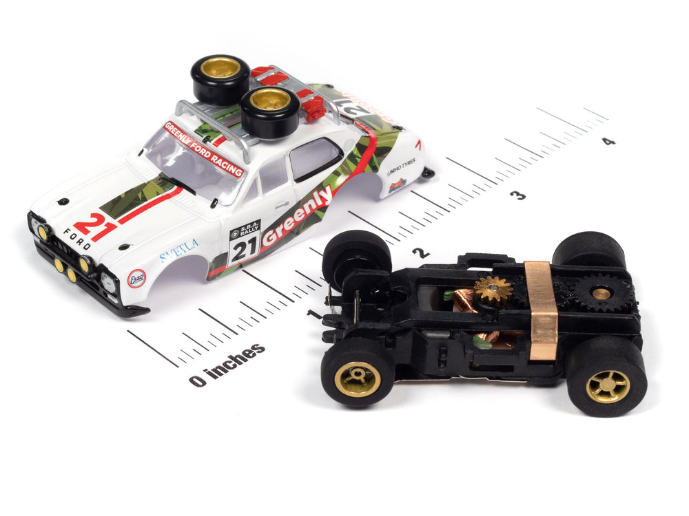 Auto World Xtraction 1975 Ford Escort w/Roof Rack (White, Geen) HO Slot Car