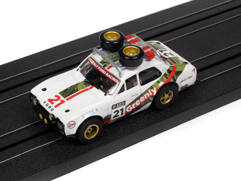 Auto World Xtraction 1975 Ford Escort w/Roof Rack (White, Geen) HO Slot Car