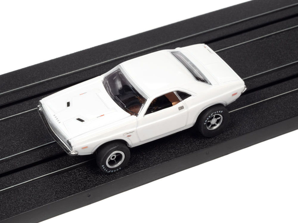 Auto World Xtraction 1970 Dodge Challenger HO Scale Slot Car
