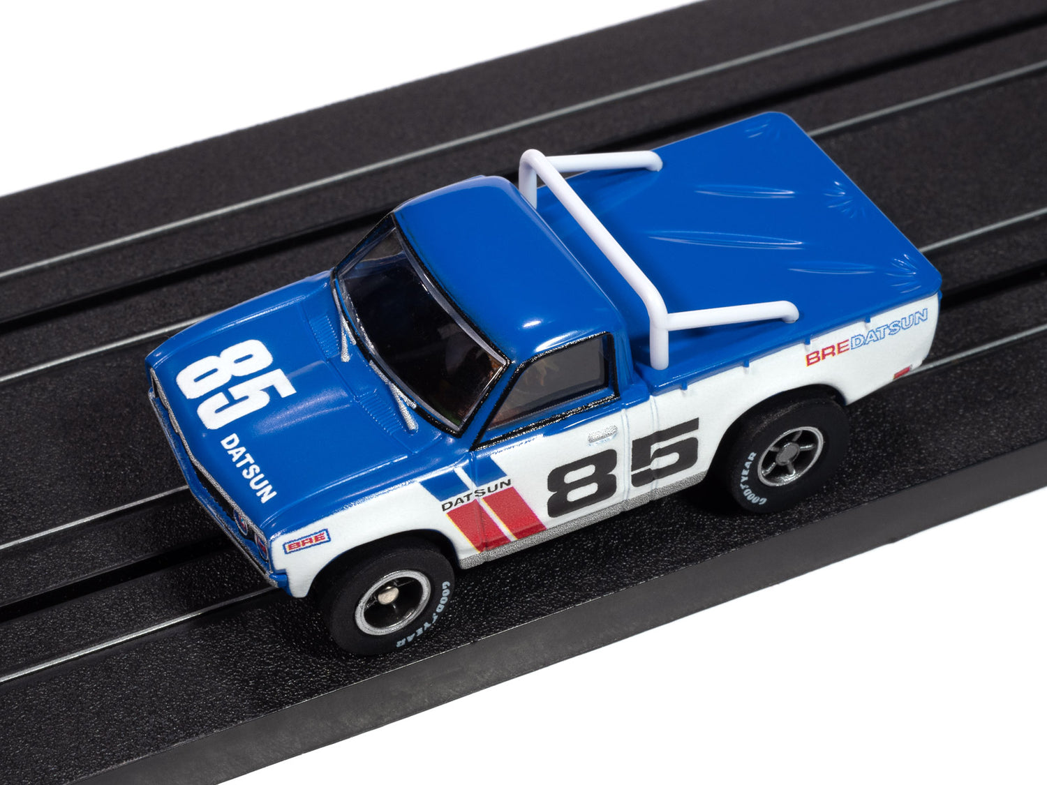 Auto World Xtraction 1972 BRE Datsun 620 Pickup (White & Blue) HO Scale Slot Car