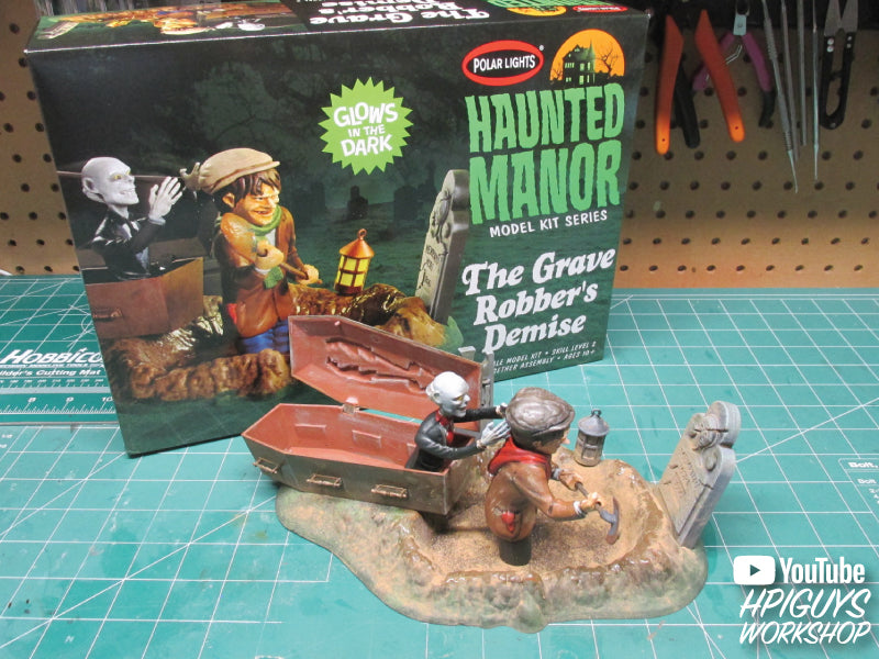 Polar Lights Haunted Manor: The Grave Robber's Demise 1:12 Scale Model Kit