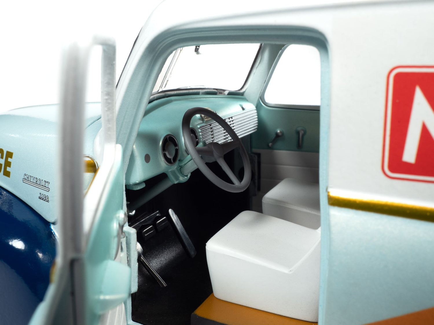 Auto World Monopoly 1948 Chevrolet Panel Delivery w/ Resin Figure 1:18 Scale Diecast