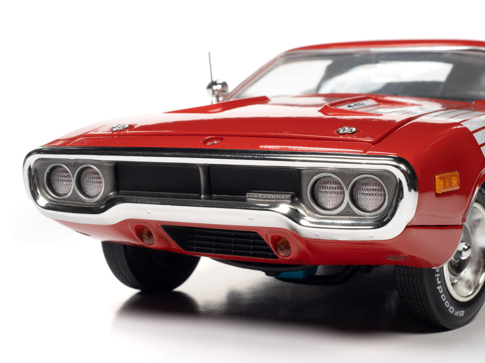 American Muscle 1972 Plymouth Road Runner GTX 1 18 Scale Diecast