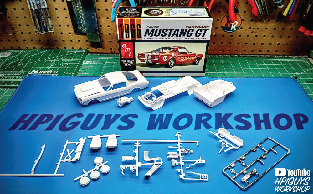AMT 1966 Ford Mustang Fastback 2+2 1:25 Scale Model Kit