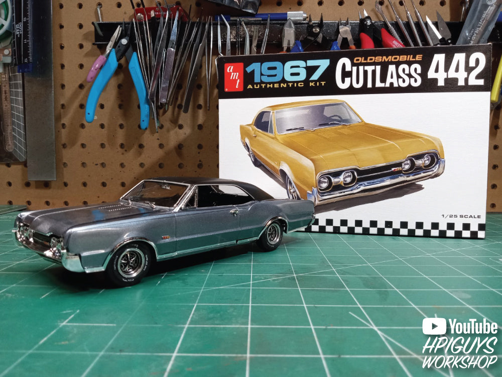 AMT 1967 Oldsmobile Cutlass 442 1:25 Scale Model Kit