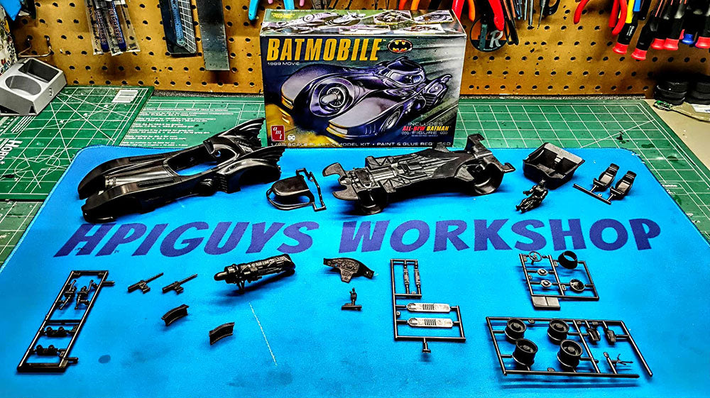 AMT 1989 Batmobile w/Seated Batman Figure 1:25 Scale Model Kit