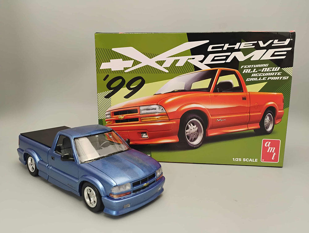 AMT 1999 Chevy S-10 Xtreme Pickup 1:25 Scale Model Kit