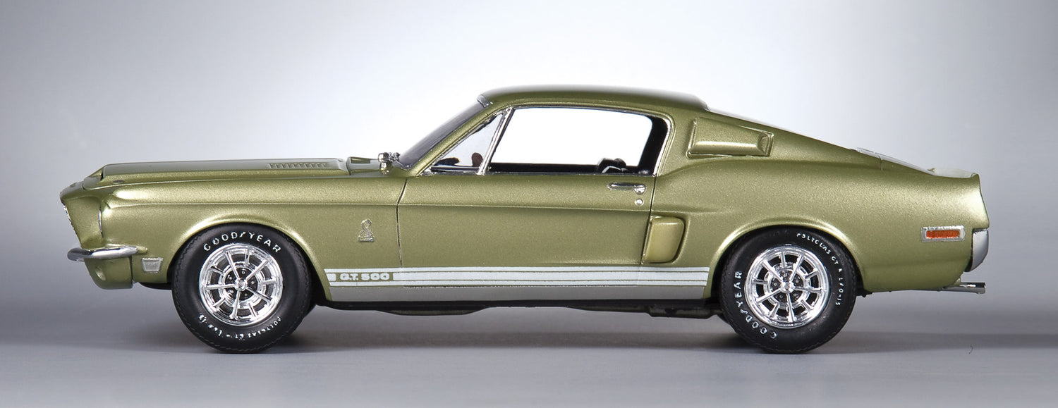 AMT 1968 Shelby GT 500 1:25 Scale Model Kit
