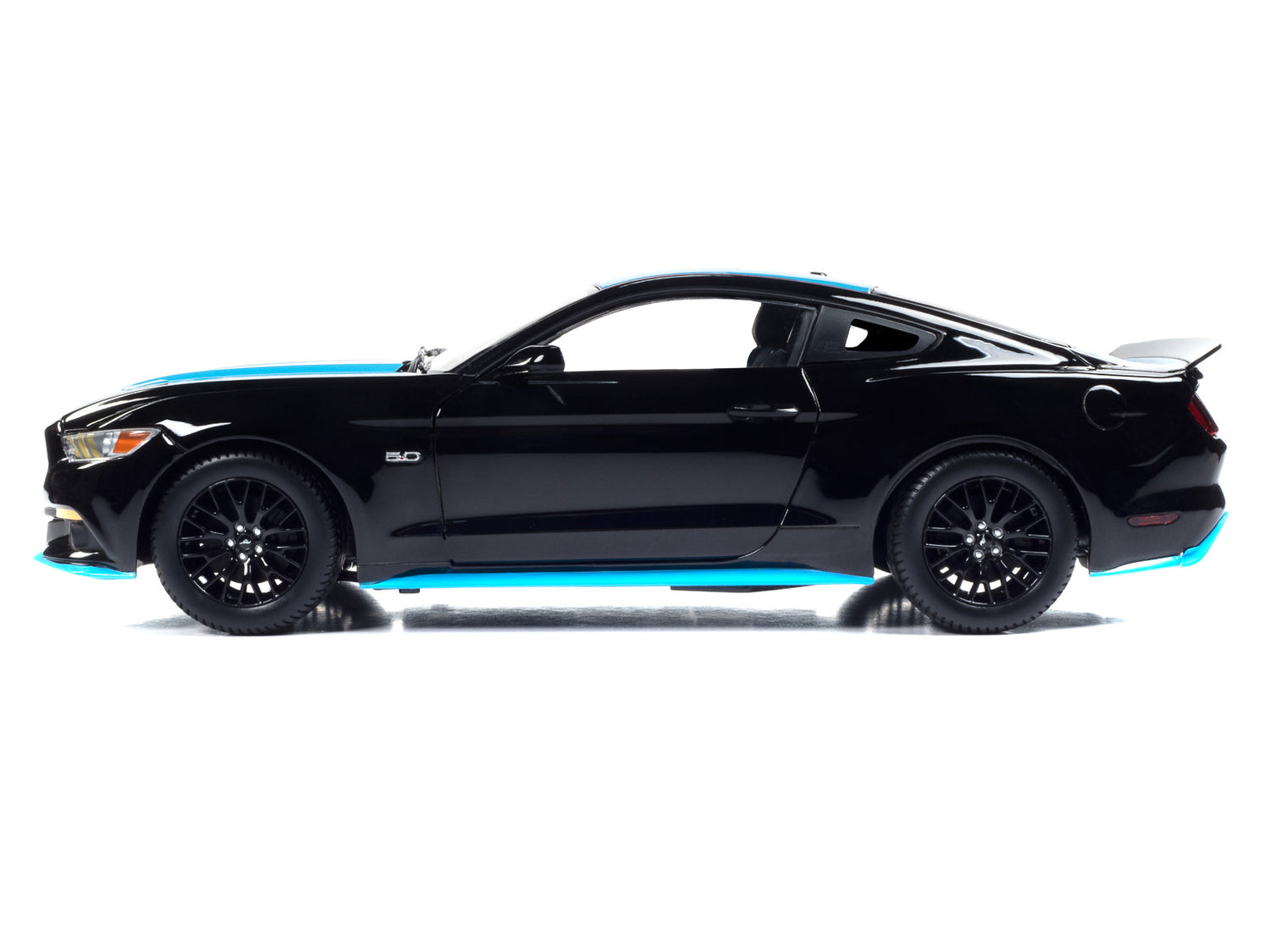 Auto World 2016 Ford Mustang Petty's Garage 1:18 Scale Diecast