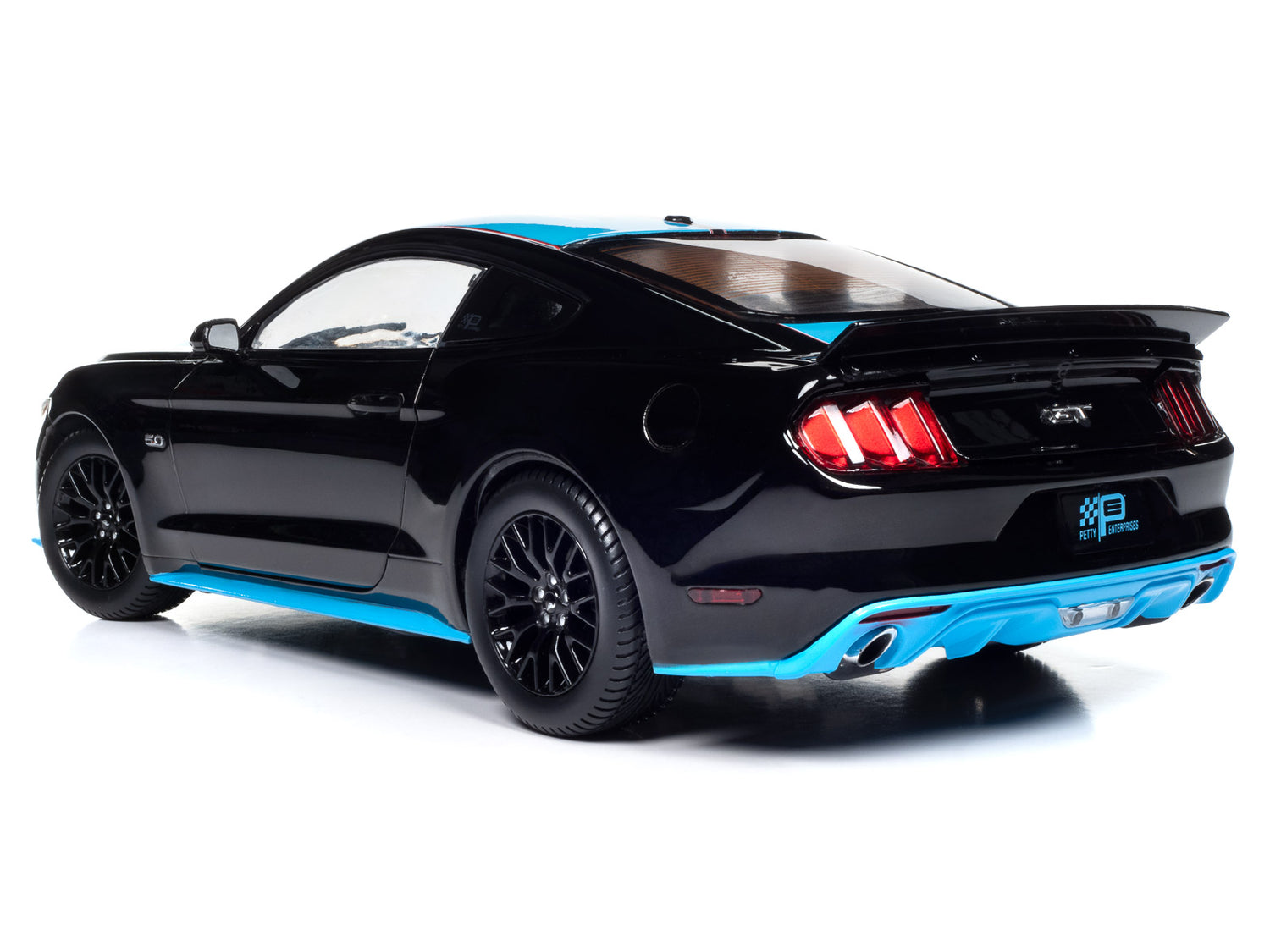 Auto World 2016 Ford Mustang Petty's Garage 1:18 Scale Diecast