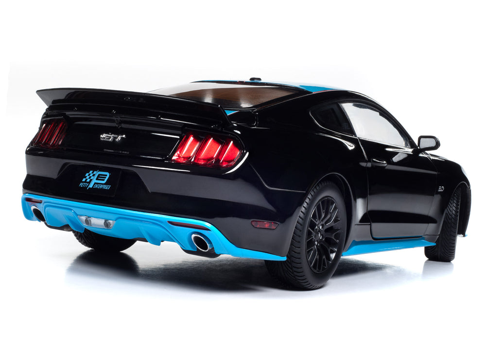 Auto World 2016 Ford Mustang Petty's Garage 1:18 Scale Diecast