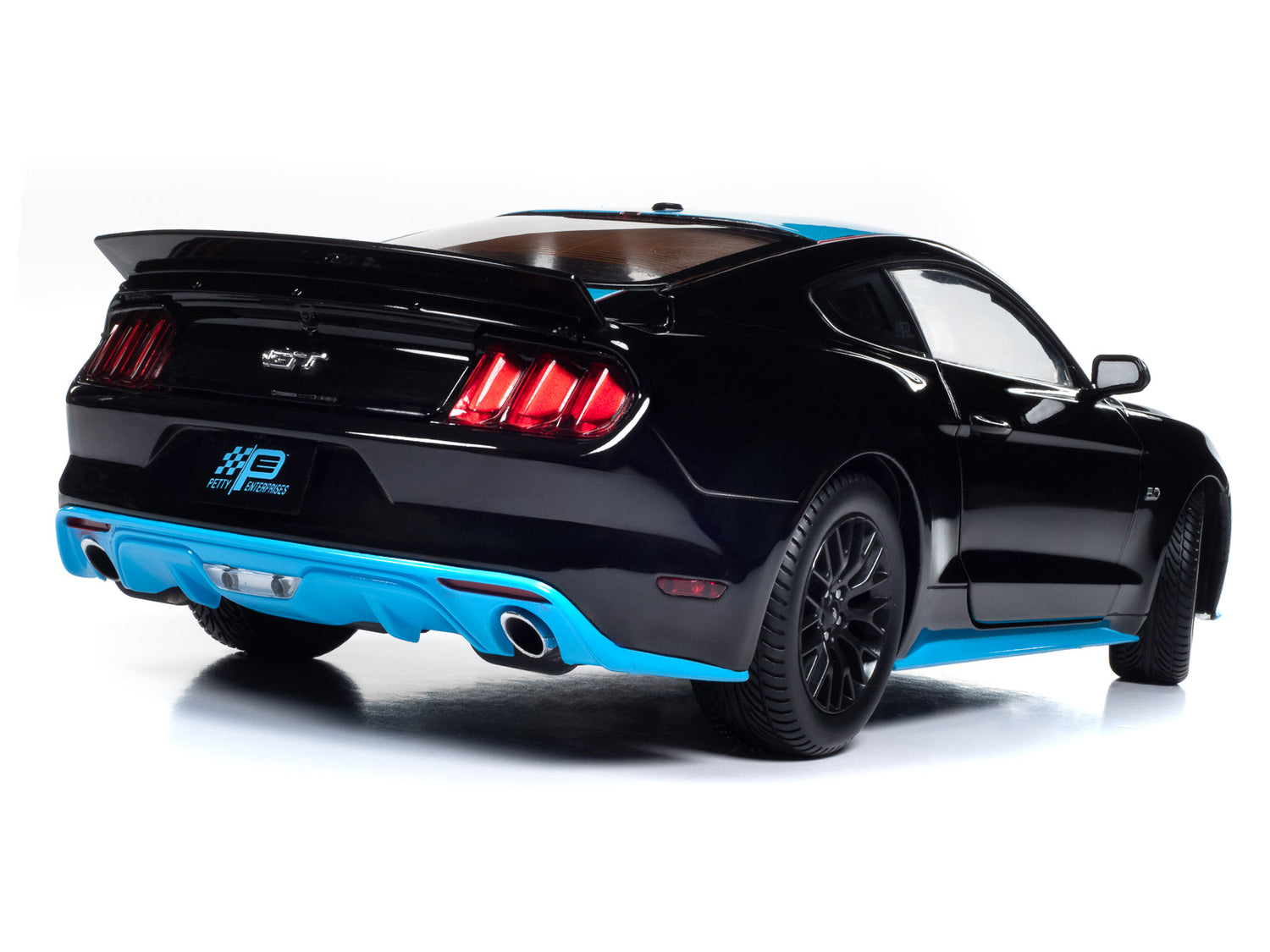 Auto World 2016 Ford Mustang Petty's Garage 1:18 Scale Diecast