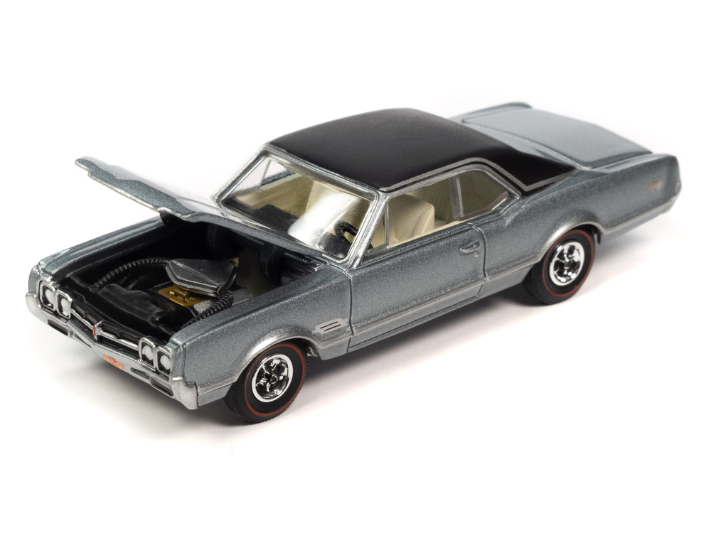 Auto World 1966 Oldsmobile 442 (Silver Mist Poly w/Flat Black Roof) 1:64 Diecast