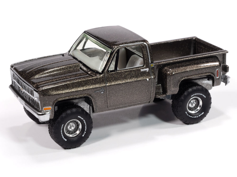 Auto World 1981 Chevrolet Silverado Stepside 4x4 (Medium Graystone Poly) 1:64 Diecast