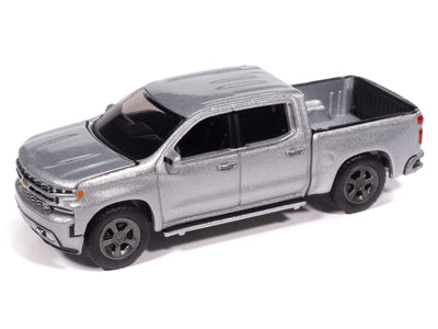 "PRE-ORDER" Auto World 2019 Chevy Silverado High Country (Silver Ice) 1:64 Diecast (DUE APRIL 2026)