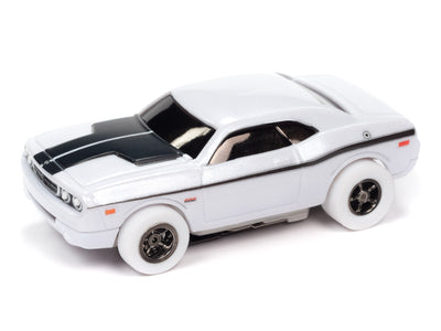 Auto World Xtraction 2012 Dodge Challenger (iWheels) HO Scale Slot Car