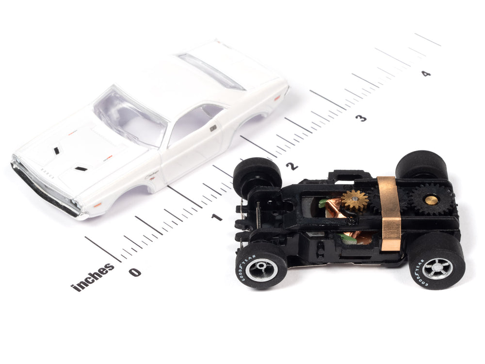 Auto World Xtraction 1970 Dodge Challenger HO Scale Slot Car