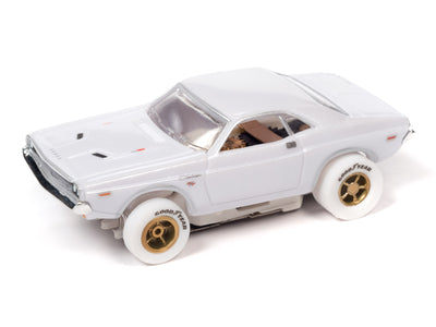 Auto World Xtraction 1970 Dodge Challenger (iWheels) HO Scale Slot Car