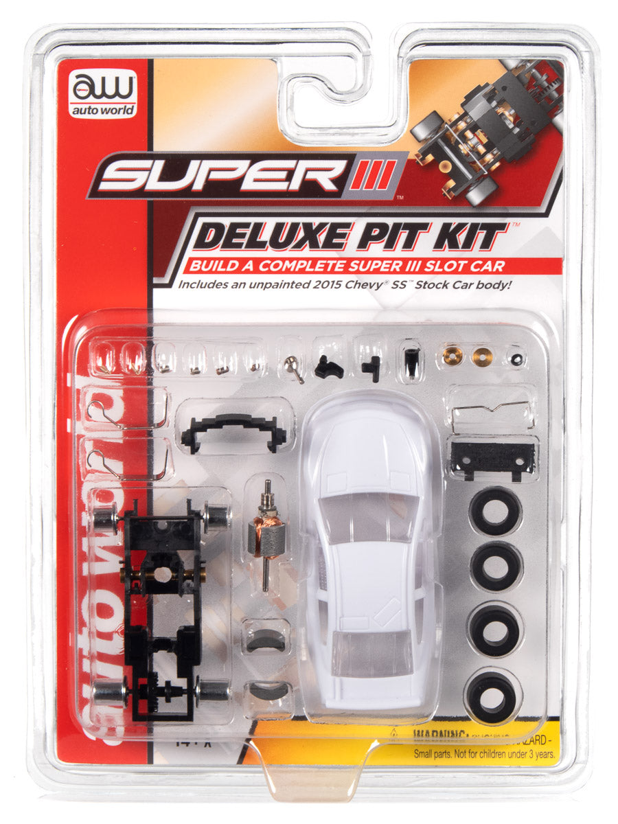 Auto World Super III Deluxe Pit Kit (w/2015 Chevy SS Stock Car Body) HO Scale