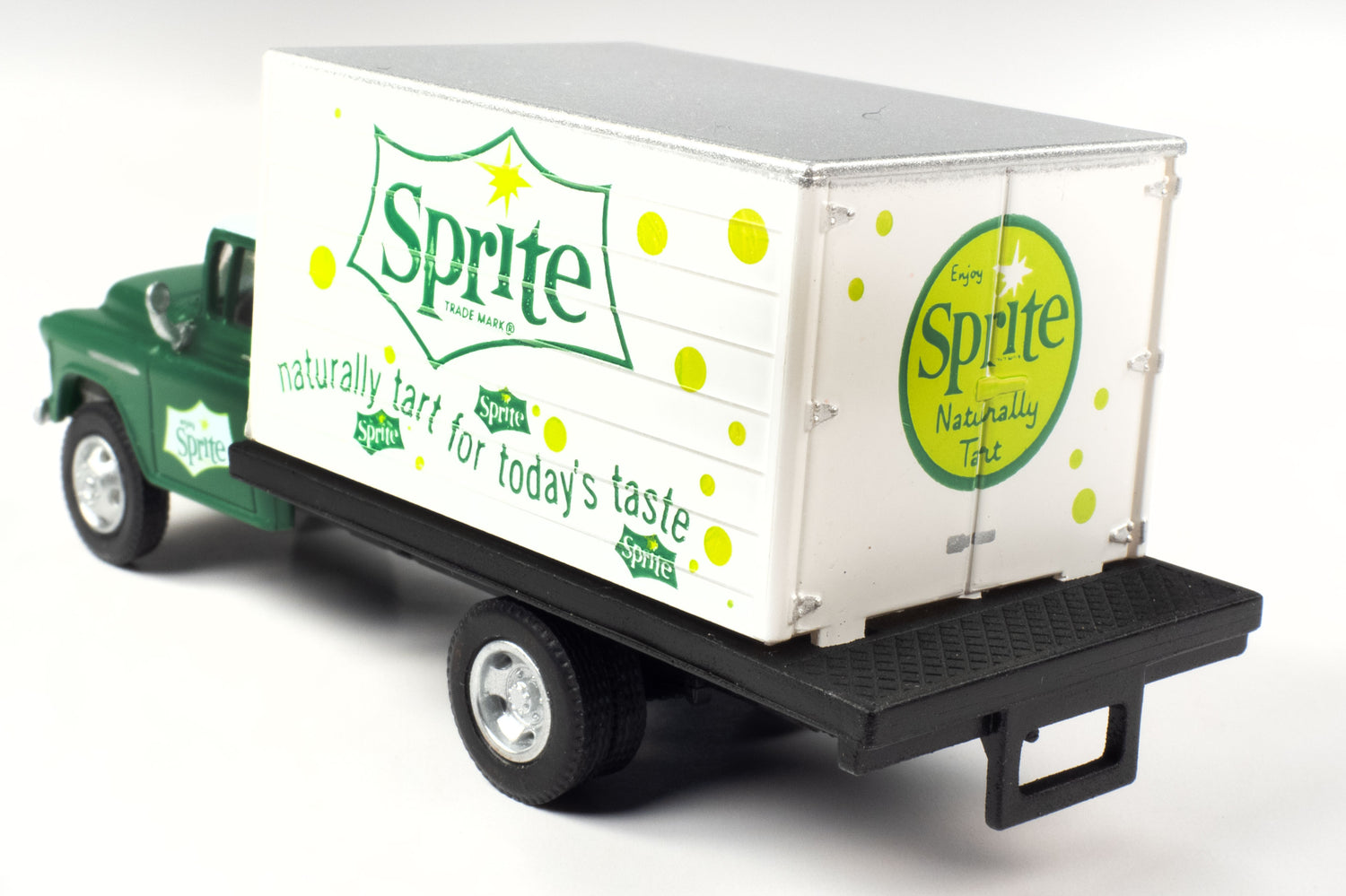 Classic Metal Works 1957 Chevy Refrigerated Box Truck (Sprite) 1:87 HO Scale