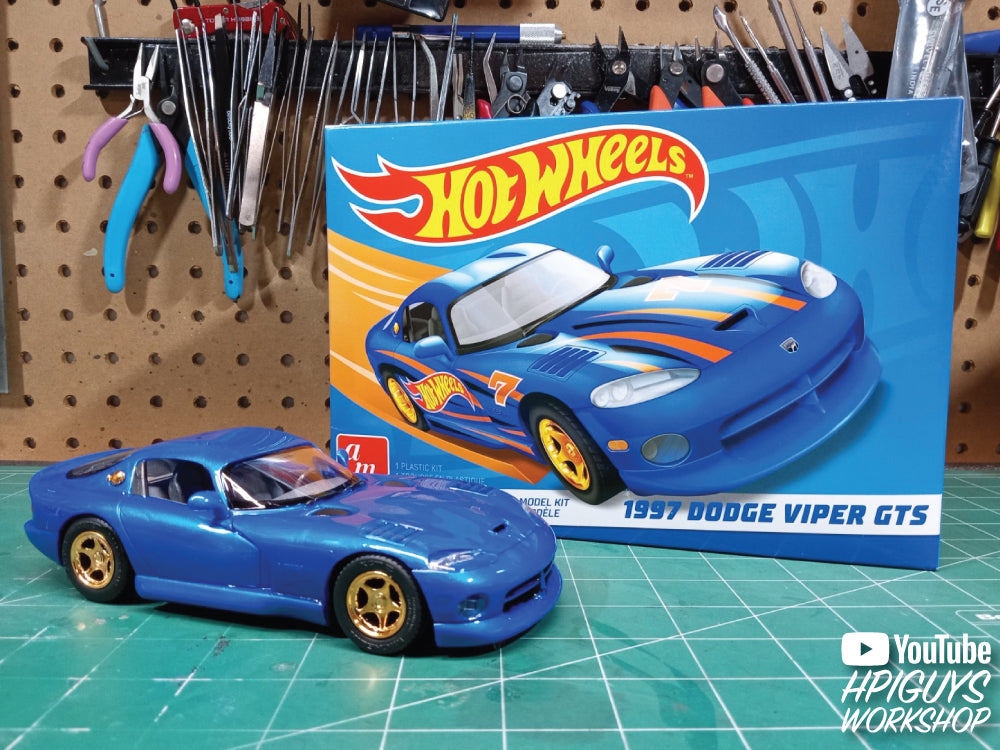 AMT Hot Wheels 1997 Dodge Viper GTS Snap 1:25 Scale Model Kit