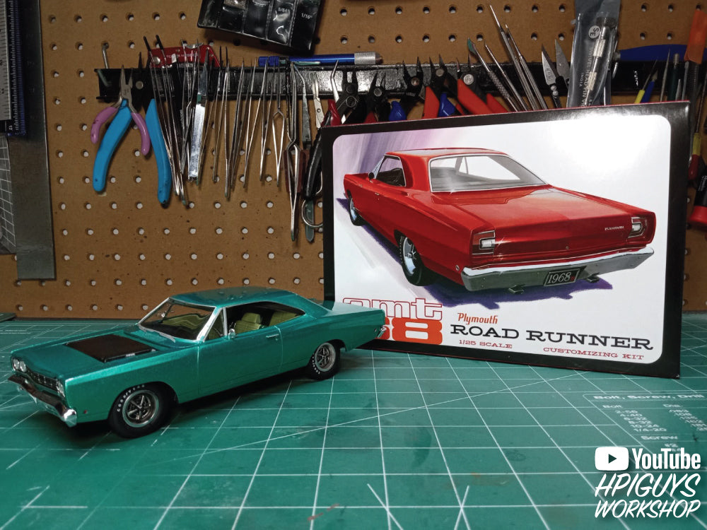 AMT 1968 Plymouth Road Runner Customizing Kit 1:25 Scale Model Kit