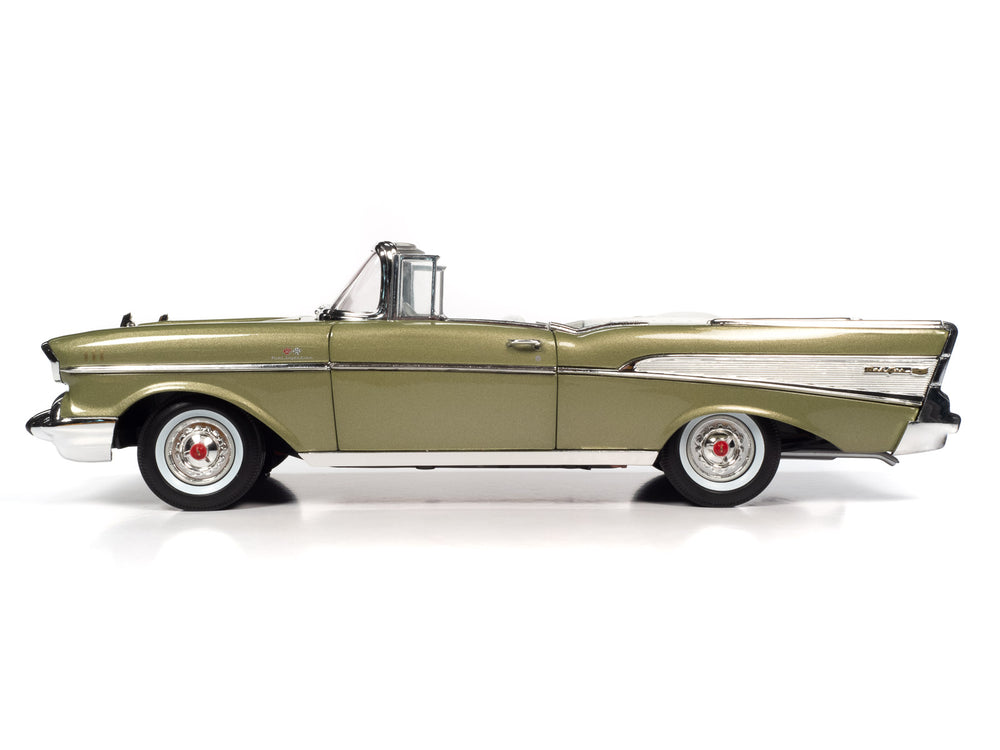 Auto World 1957 Chevrolet Bel Air Convertible 1:18 Scale Diecast